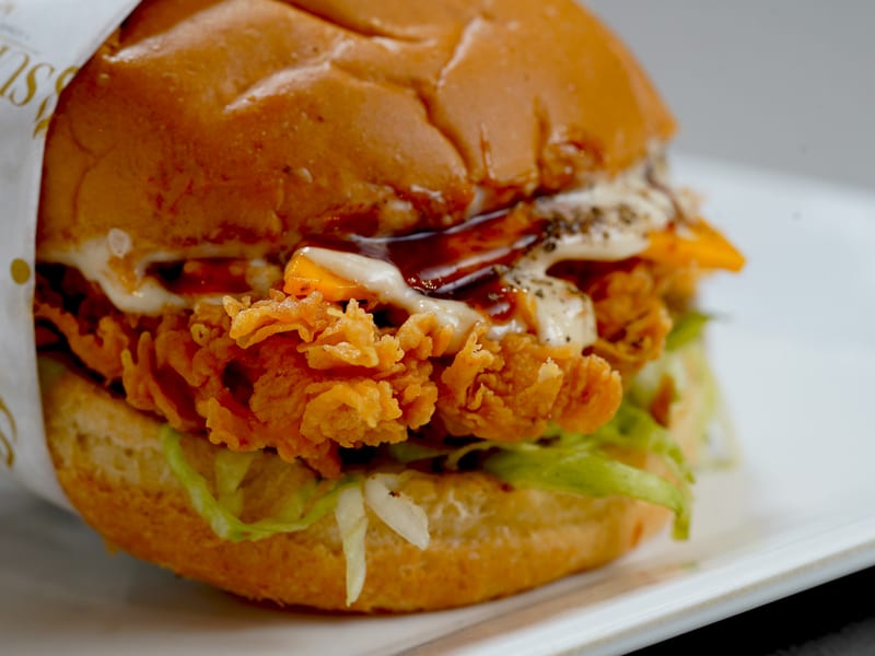 Black Pepper Melt, Crispy chicken, garlic mayo, BBQ sauce, slice cheese and iceberg, Sufraq Karachi