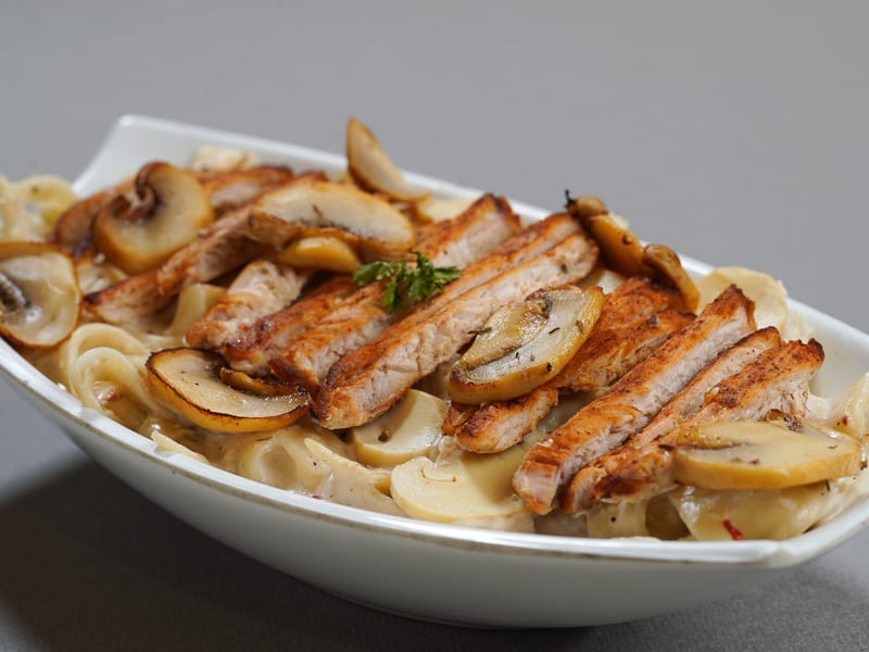 Mushroom Delight Pasta, Rich mushroom cream pasta with grilled chicken, mozzarella and spices, Sufraq Karachi