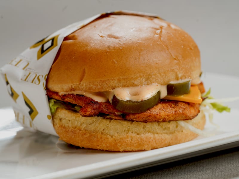Spicy Jalapeno Burger, Grilled chicken fillet with jalapeno sauce, chipotle sauce, iceberg and slice cheese, Sufraq Karachi